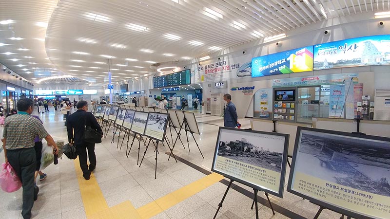한국철도발전사 남북철도 특별사진전 익산역 전시3.jpg