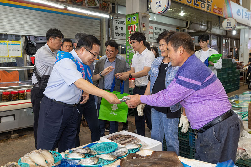 2_익산시_추석 장보기로 전통시장에 활력을 3.jpg