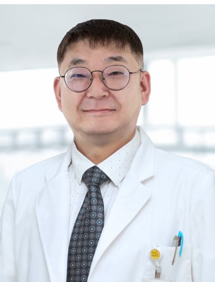 성형외과 나영천 교수.jpg