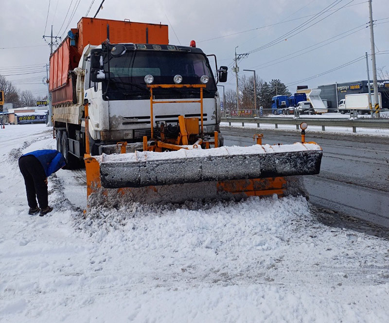 1_익산시_겨울철 제설 대책 추진_눈 오는 길도 안전하게.JPEG