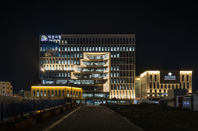 1_시민의 거실이 된 새 청사, 익산시의 백년 도약 연다 2.jpg