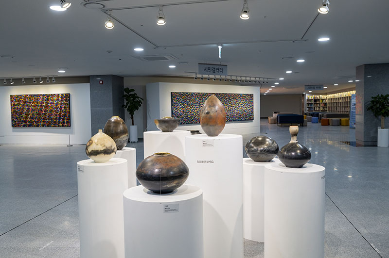 1_시민의 거실이 된 새 청사, 익산시의 백년 도약 연다(시민 갤러리).jpg