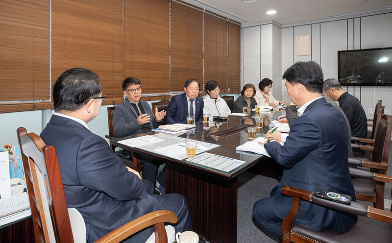 정헌율 시장, 로컬푸드조합 만나 농가 피해 없어야 (4).jpg